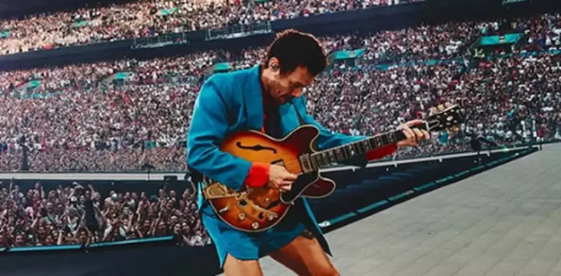 Harry Styles leva susto em show após engasgar com água