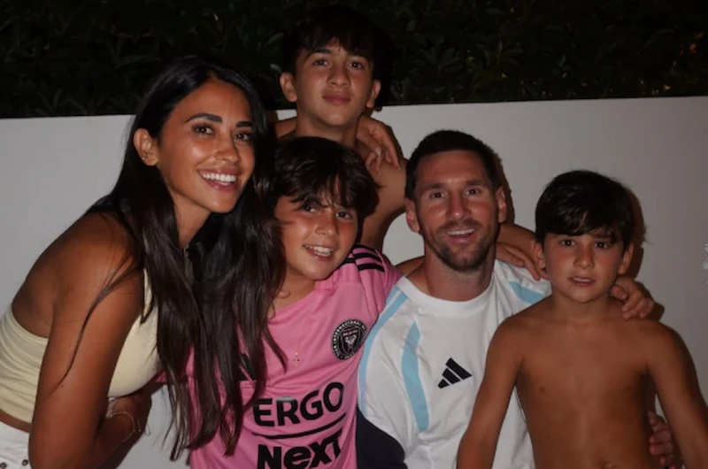 Messi desembarca na Argentina com a família para descansar após 'amargar' o vice da Copa
