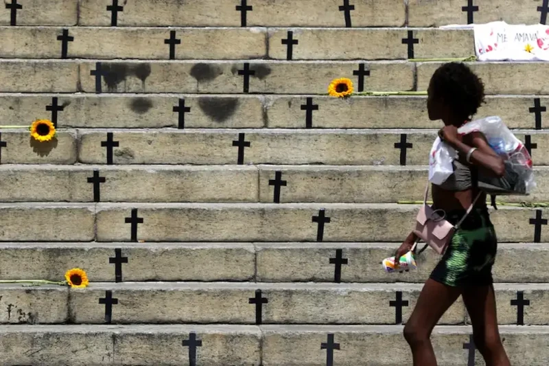 Mortes violentas caem 8,2% no Brasil, mas feminicídios aumentam em 2025