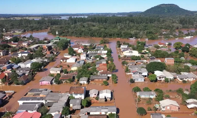 Chuvas atingem quase 60 mil pessoas no RS, e novo alerta prevê mais de 100 mm em 24 horas