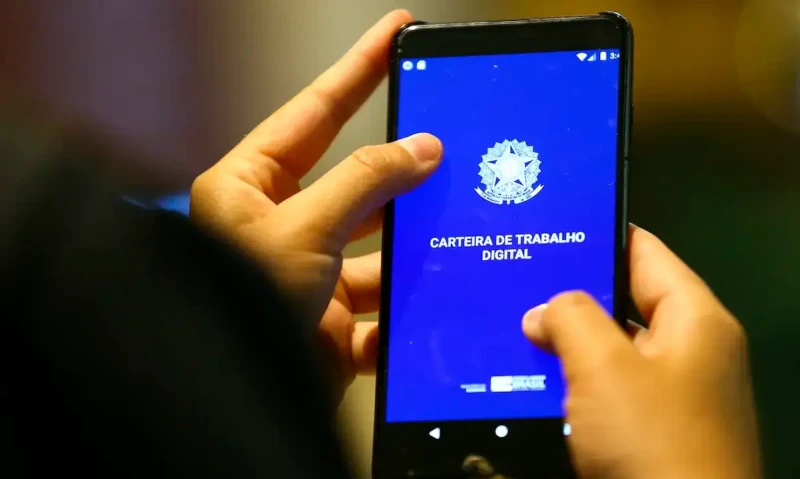 Desemprego cai a 5,4% e Brasil registra melhor segundo trimestre da série histórica