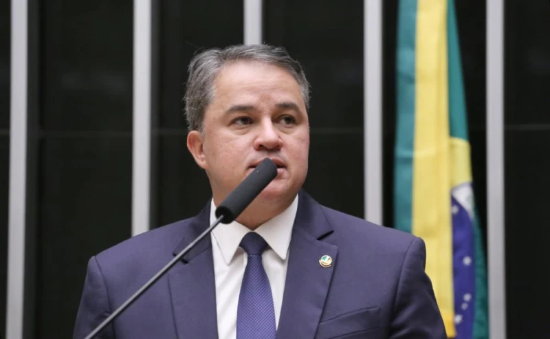 PF encontra em celular de Daniel Vorcaro emendas apresentadas por Efraim Filho ao PL do Carbono
