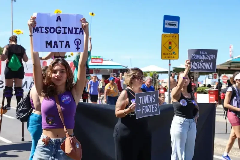 Mulheres ocupam ruas do país e pressionam Câmara pela votação do PL da Misoginia
