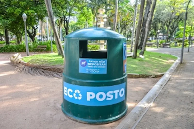 Projeto orienta população sobre descarte correto de lixo no Centro de Vitória