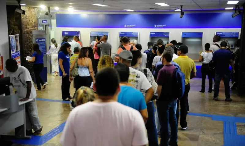 Bancários fazem paralisação de 24 horas nesta quinta-feira
