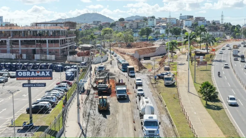 Obras mudam ponto de ônibus na Avenida Mário Gurgel em Cariacica