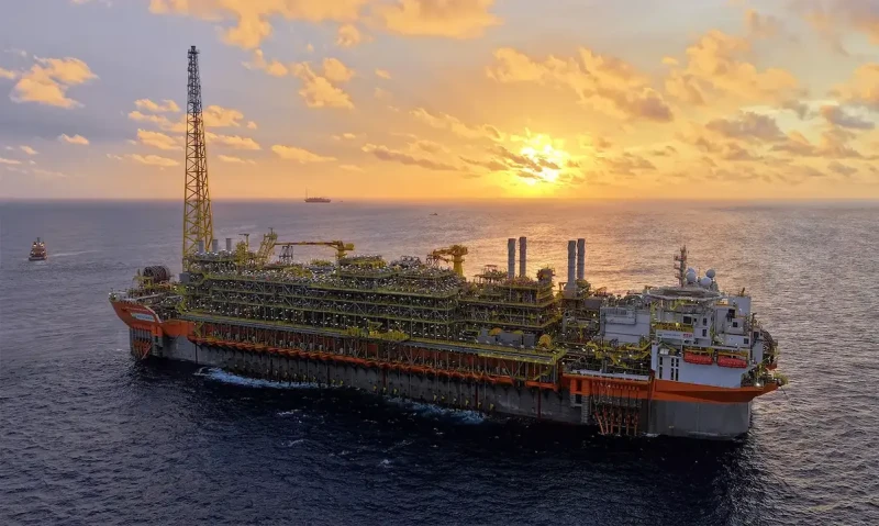 Plataforma da Petrobras chega a 180 mil barris por dia no pré-sal