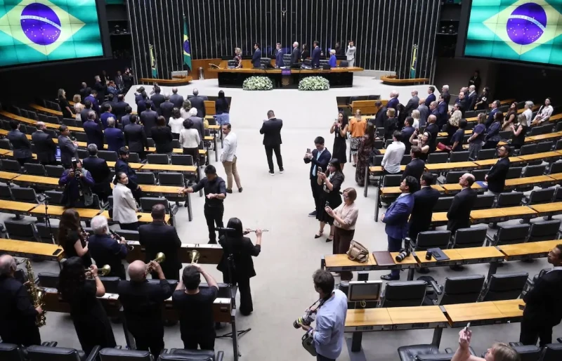 Câmara terá 7,6 mil candidatos em 2026, queda de quase 20%