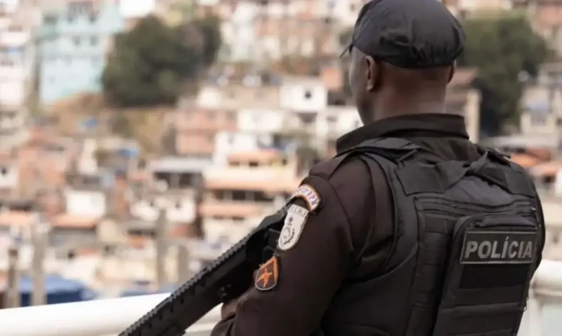 PM ocupa 5 comunidades do Complexo de Israel com mais de 220 policiais