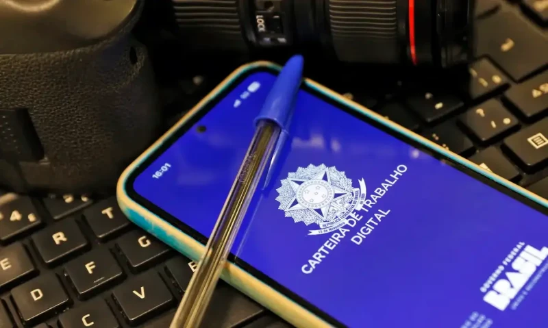 Desemprego cai a 5,3% e Brasil bate recorde de 103,3 milhões de trabalhadores ocupados