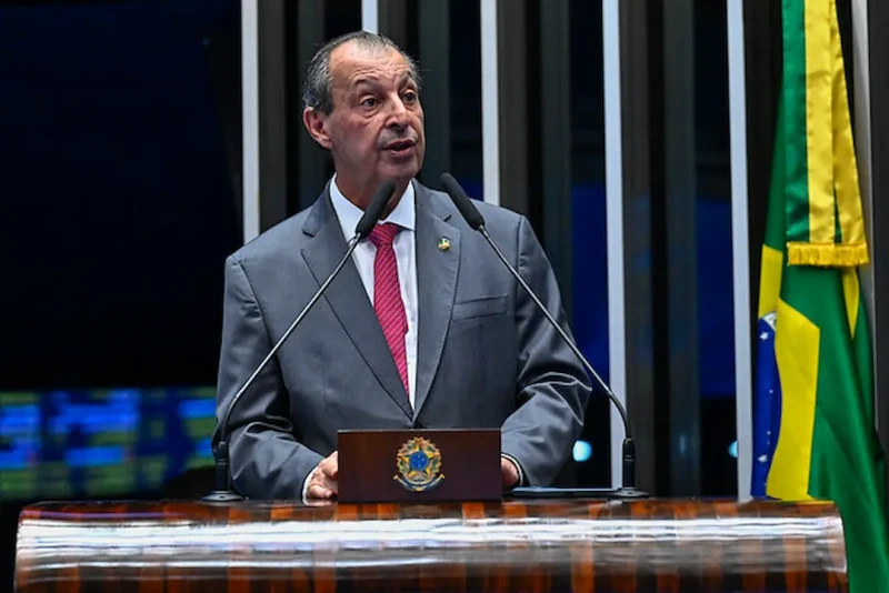 PEC do fim da escala 6x1 avança no Senado com parecer favorável de Omar Aziz