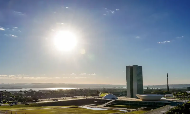 Congresso entra em semana decisiva para escala 6x1, taxa das blusinhas e segurança pública