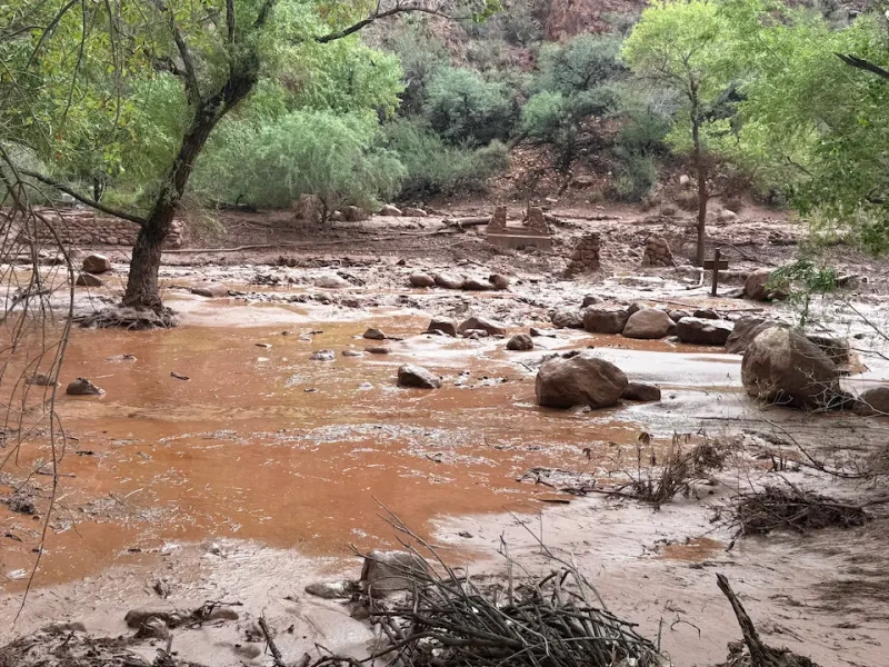 Enchente repentina deixa morto, desaparecidos e destruição no Grand Canyon