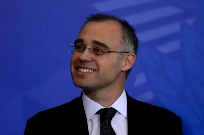 Mendonça quer levar ao plenário do STF material da PF envolvendo Vorcaro e Moraes