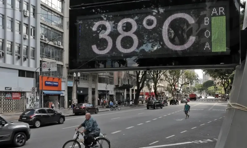 El Niño muito forte tem 90% de chance entre setembro e novembro e aumenta alerta para calor e queimadas no Brasil