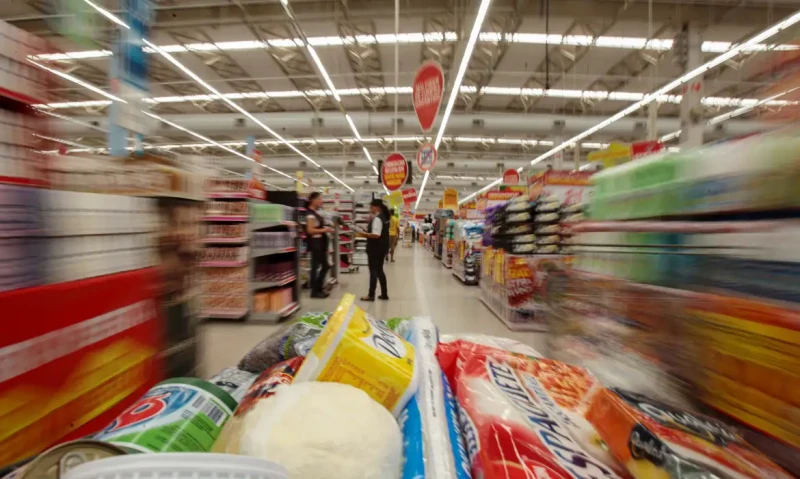 Bolsa Família sobe 15% em outubro; tentativa de barrar reajuste é rejeitada no TSE