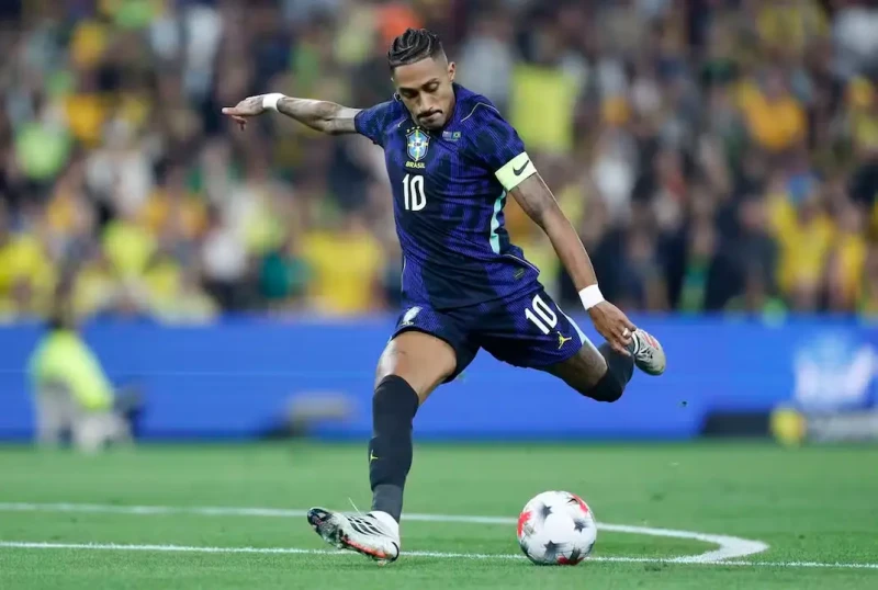 Raphinha sente a coxa em jogo da Seleção e aumenta preocupação após Data Fifa