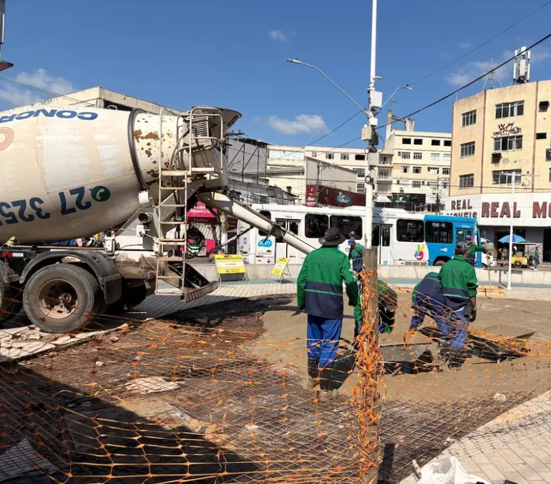 Praça da Avenida Expedito Garcia passa por revitalização em Cariacica