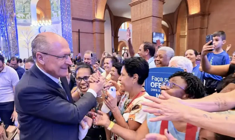 Alckmin defende isenção da Justiça Eleitoral e liberdade religiosa em Aparecida