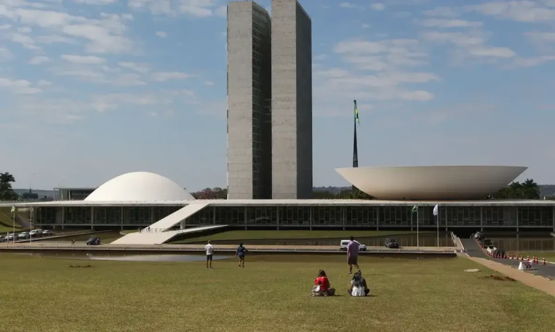 Senado pode votar PEC do fim da escala 6x1 em dois turnos nesta quarta-feira (14)