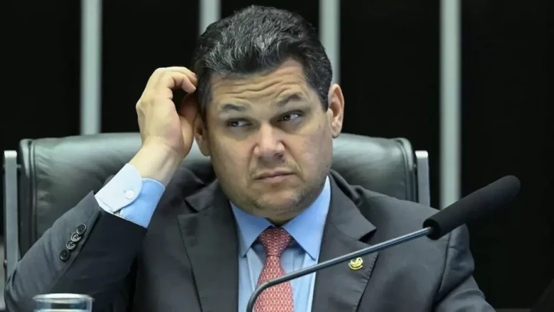 Alcolumbre suspende votação da PEC da Segurança Pública no Senado