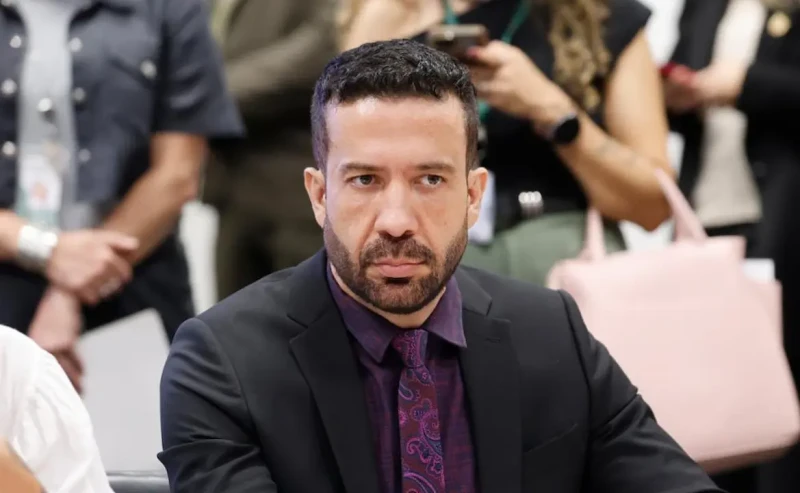 André Janones anuncia alta hospitalar nesta terça após arritmia cardíaca