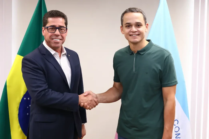 Pazolini visita Assembleia e defende diálogo com deputados na transição