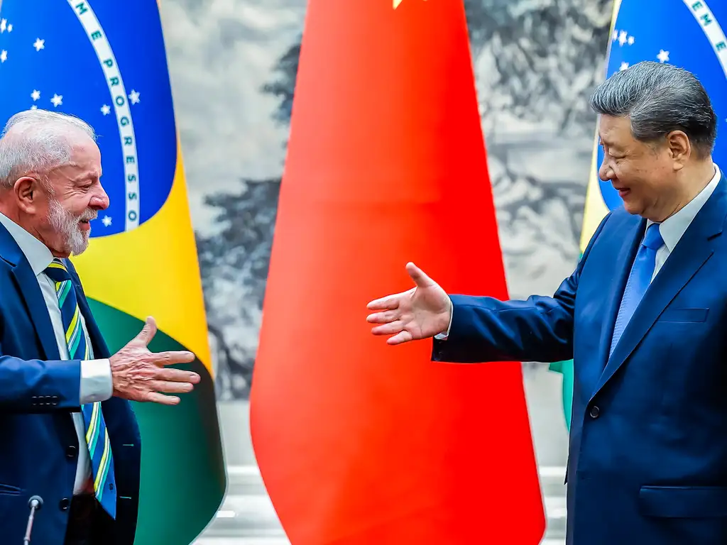 Lula e Xi Jinping conversam por telefone sobre cooperação entre o Brasil e a China