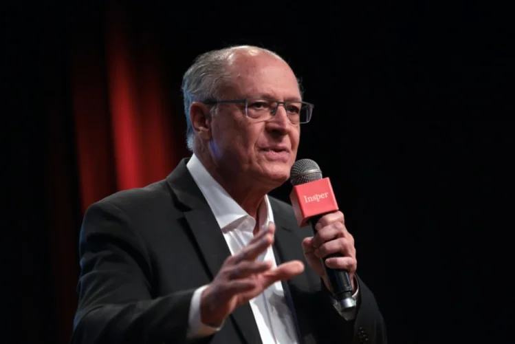 Alckmin diz que reciprocidade não é retaliação e anuncia pacote contra tarifaço