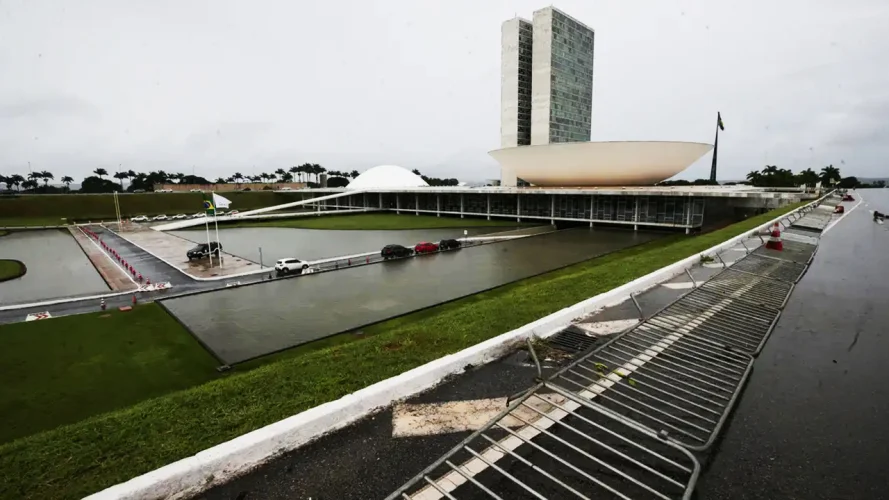 Equipe econômica vê fim da 6x1 como madura no Congresso, mas texto pode afastar governo