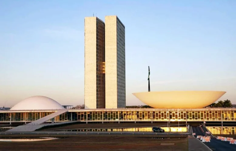 Governo bloqueia R$ 1,6 bi do Orçamento