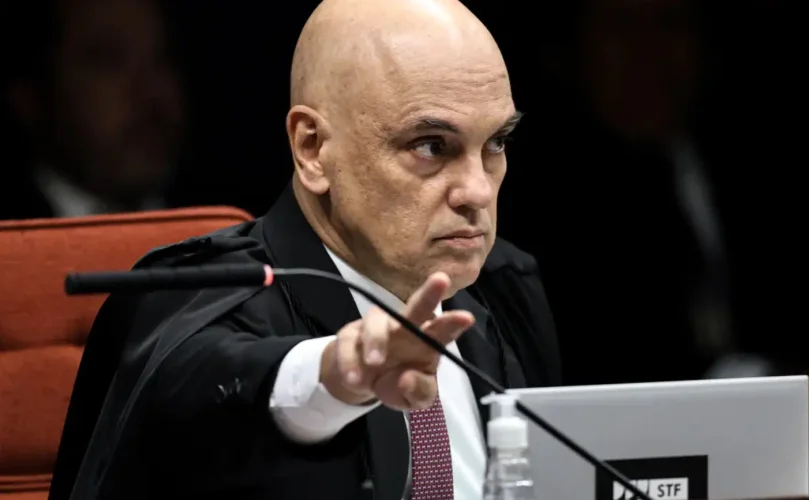Moraes dá 15 dias para PGR avaliar caso de Flávio Bolsonaro
