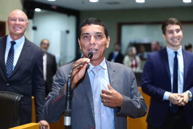 Proposta cria cadastro e cursos para líderes comunitários