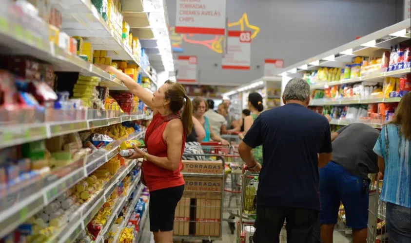 Lula sanciona lei que permite venda de medicamentos em áreas de farmácias em supermercados
