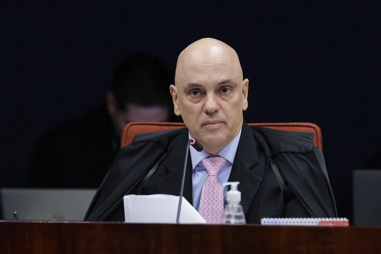 Moraes pede à PF para transferir ao seu gabinete delegado do 8/1 que foi alvo de bolsonaristas