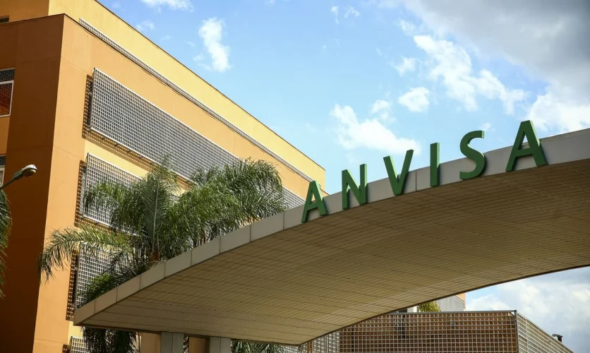 Anvisa determina atualização das vacinas contra Covid para novas variantes